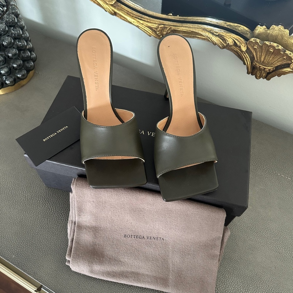 BOTTEGA VENETA HEEL (PORRIDGE)